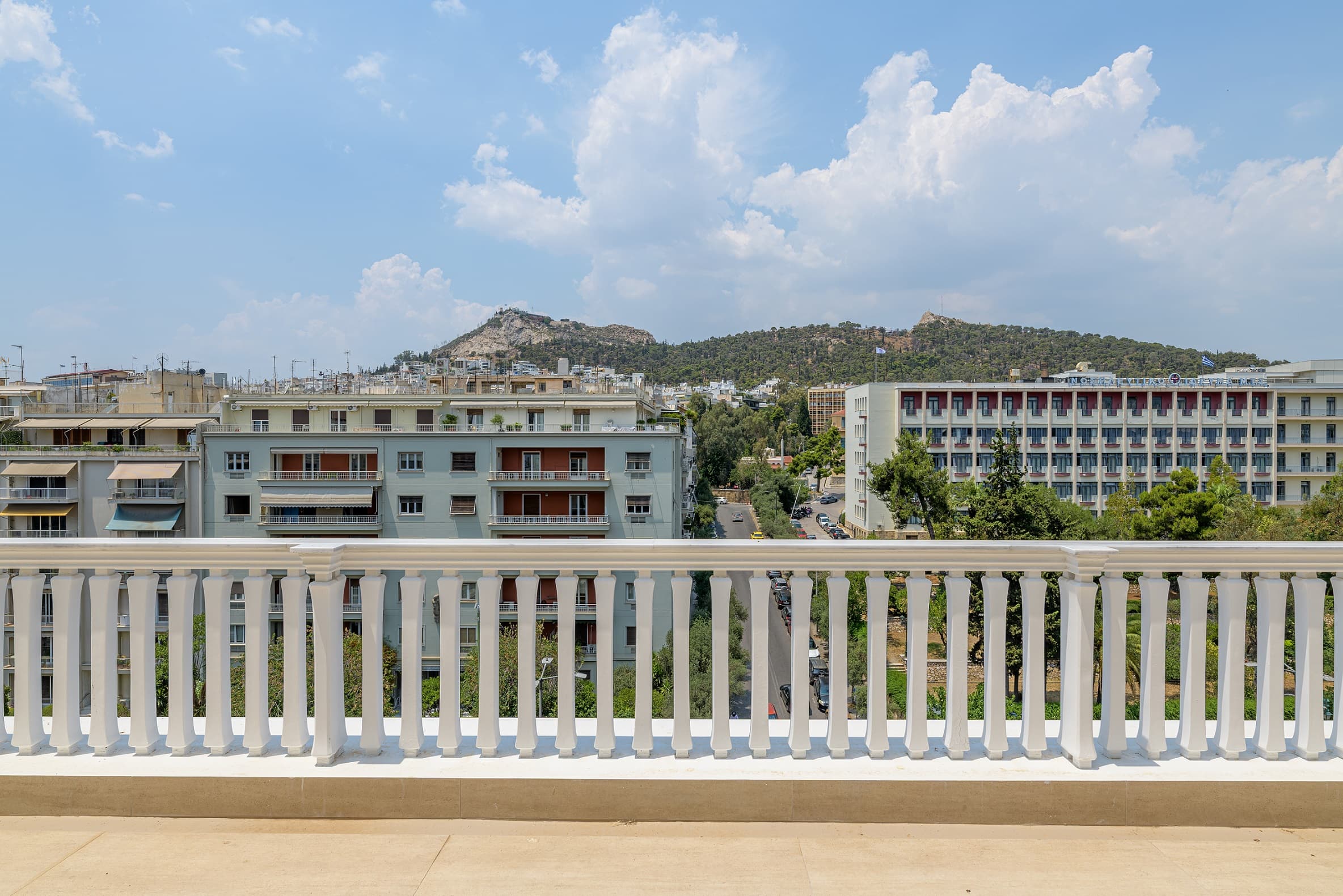 for rent Apartment — Hilton, photo 1