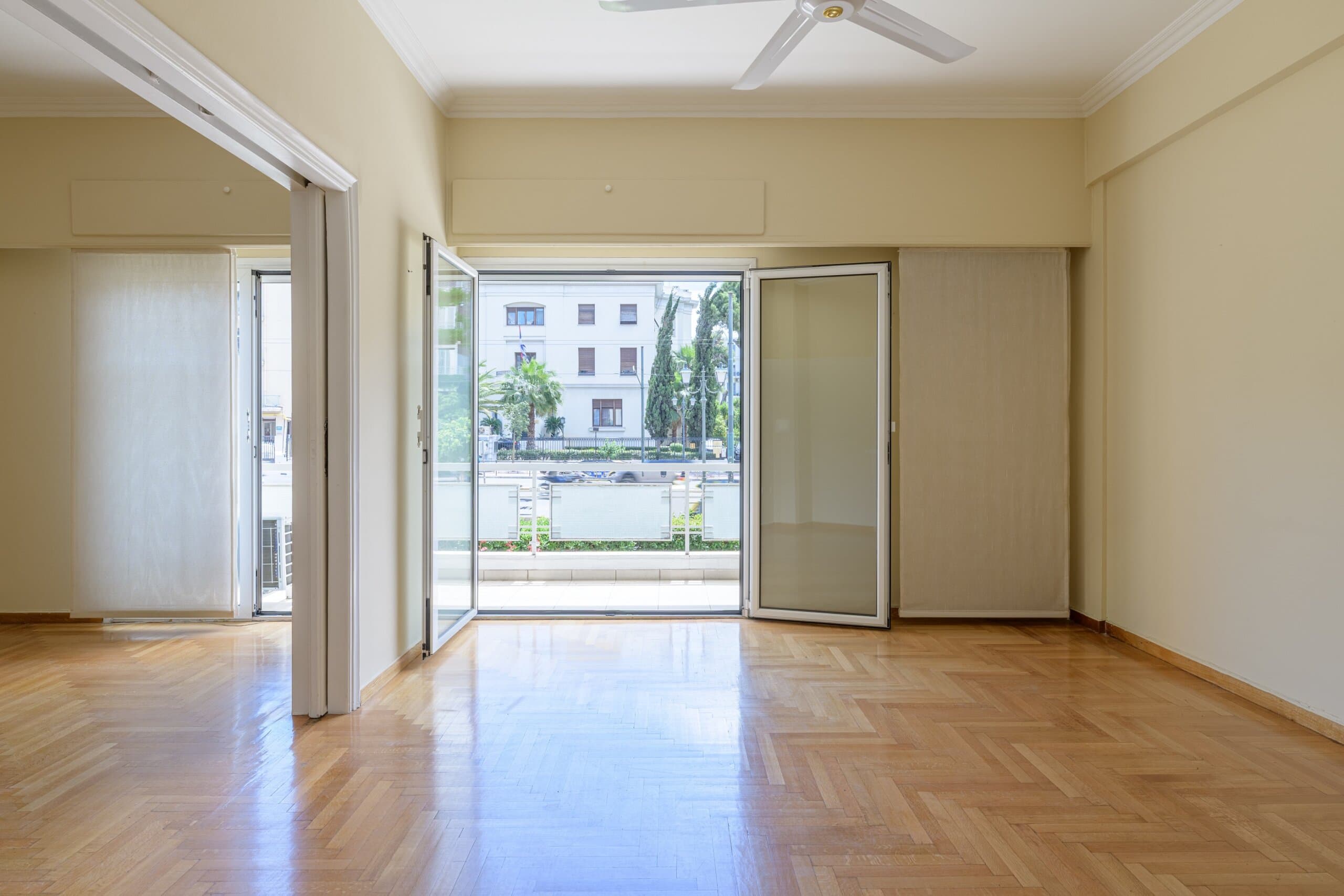 for rent Commercial — Mavili Square, photo 1